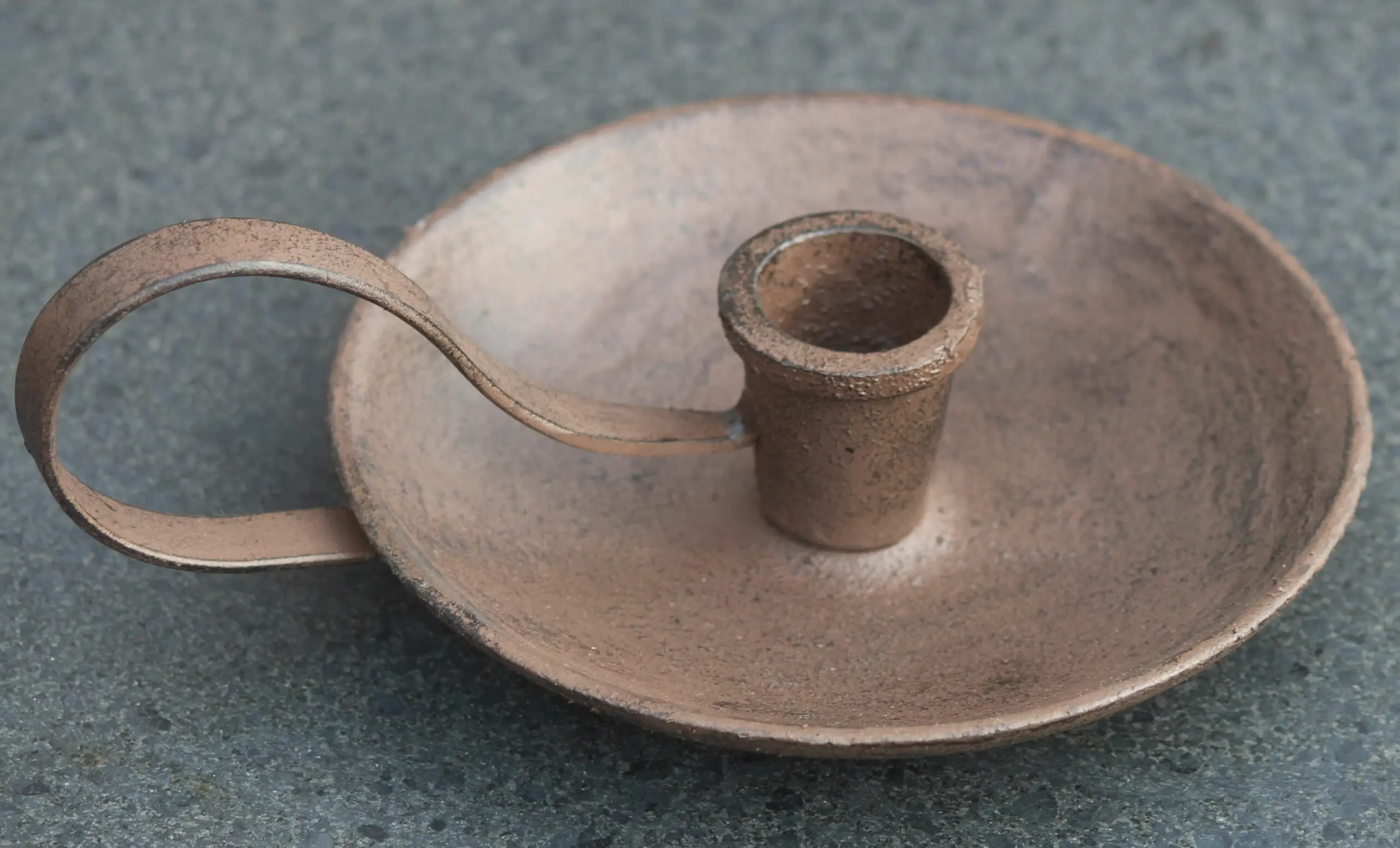 Kandelaar met oor, donkerbruin gietijzer KG009 - Afbeelding 4