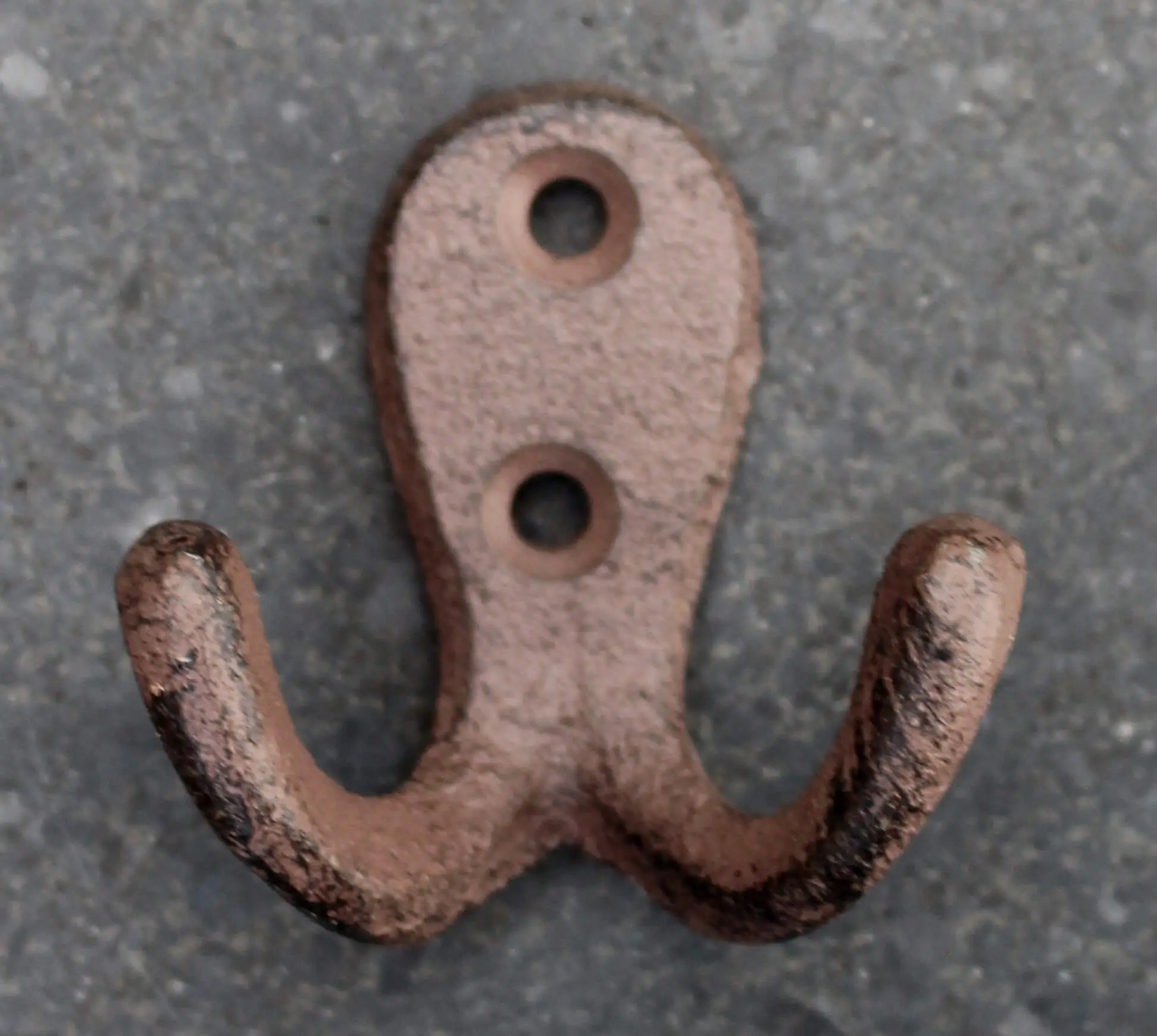 Kapstokhaak met dubbele haak, gietijzer, bruin KH755