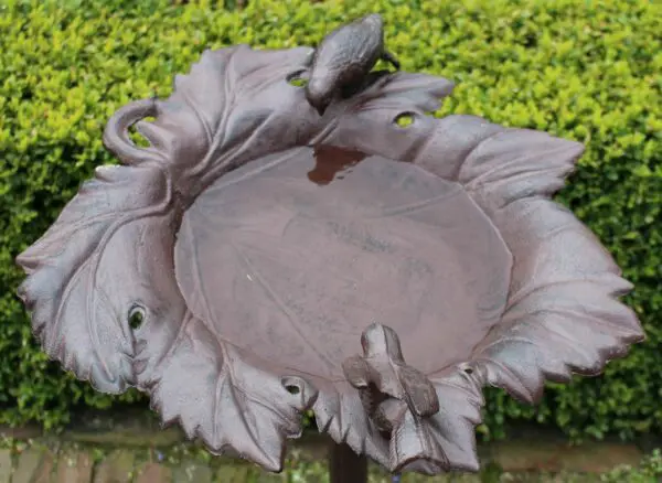 Vogelschaal, vogelbad blad met vogels op voet, gietijzer VB180 - Afbeelding 2
