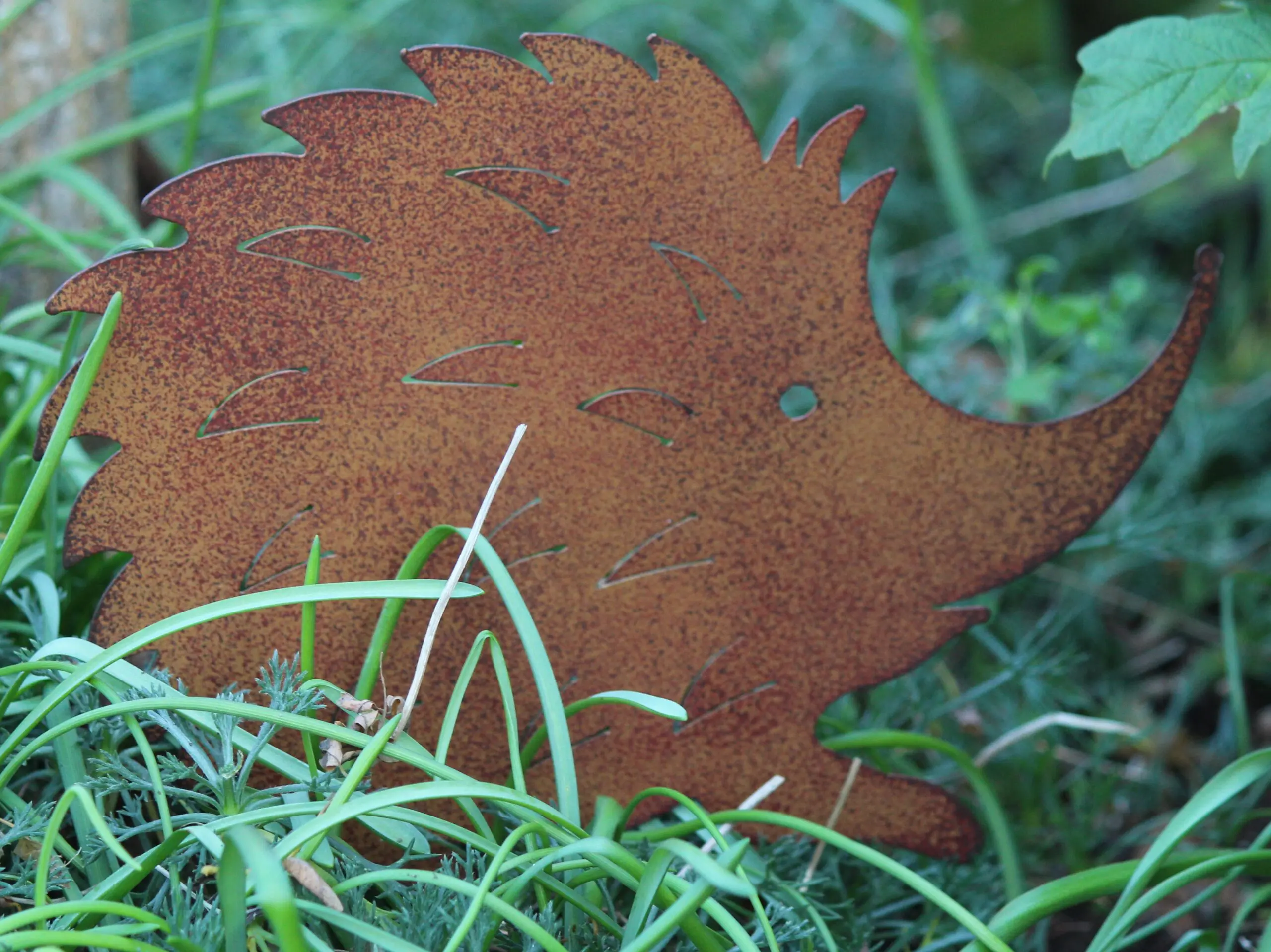 Tuinsteker egel, stekelvarken, roestkleurig metaal, M   SE233