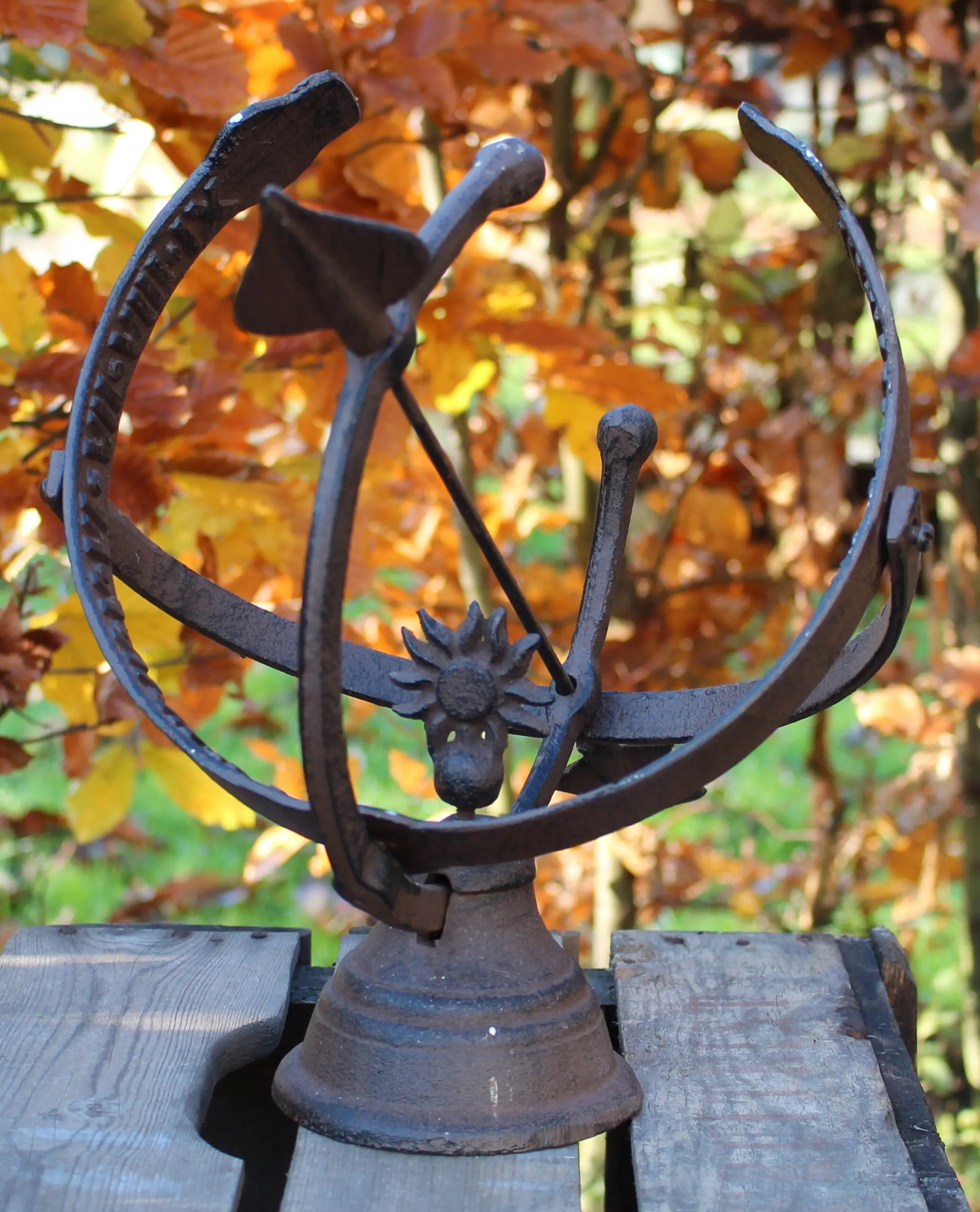 Zonnewijzer, gietijzer, S    TH28