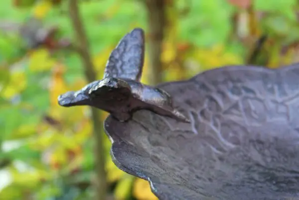 Vogelschaal, vogelbad met vogel op voet, gietijzer VB131 - Afbeelding 3