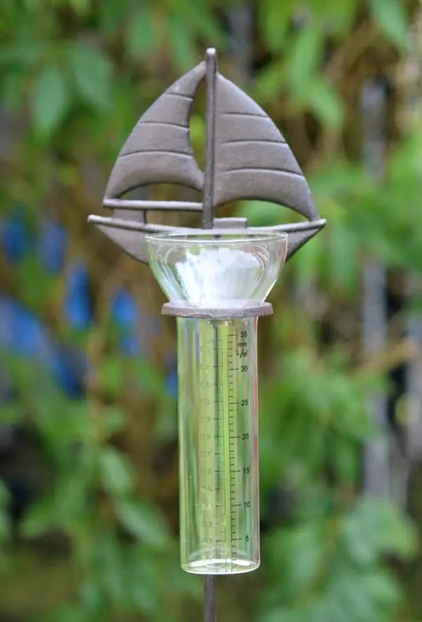 Regenmeter zeilboot, gietijzer                      RM157 - Afbeelding 2