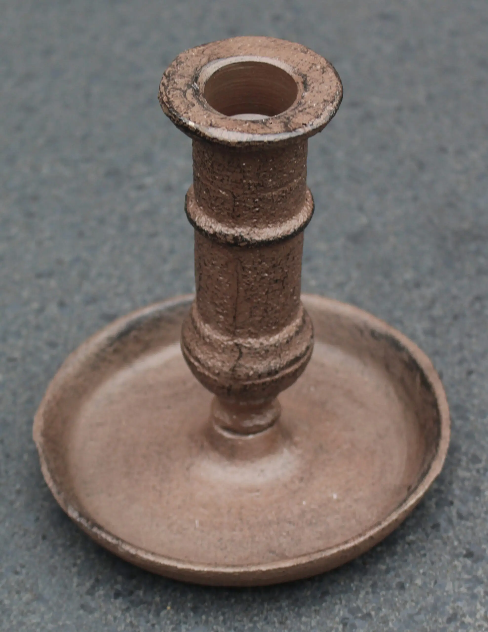 Kandelaar rond 14,5 cm. bruin, gietijzer - Afbeelding 2