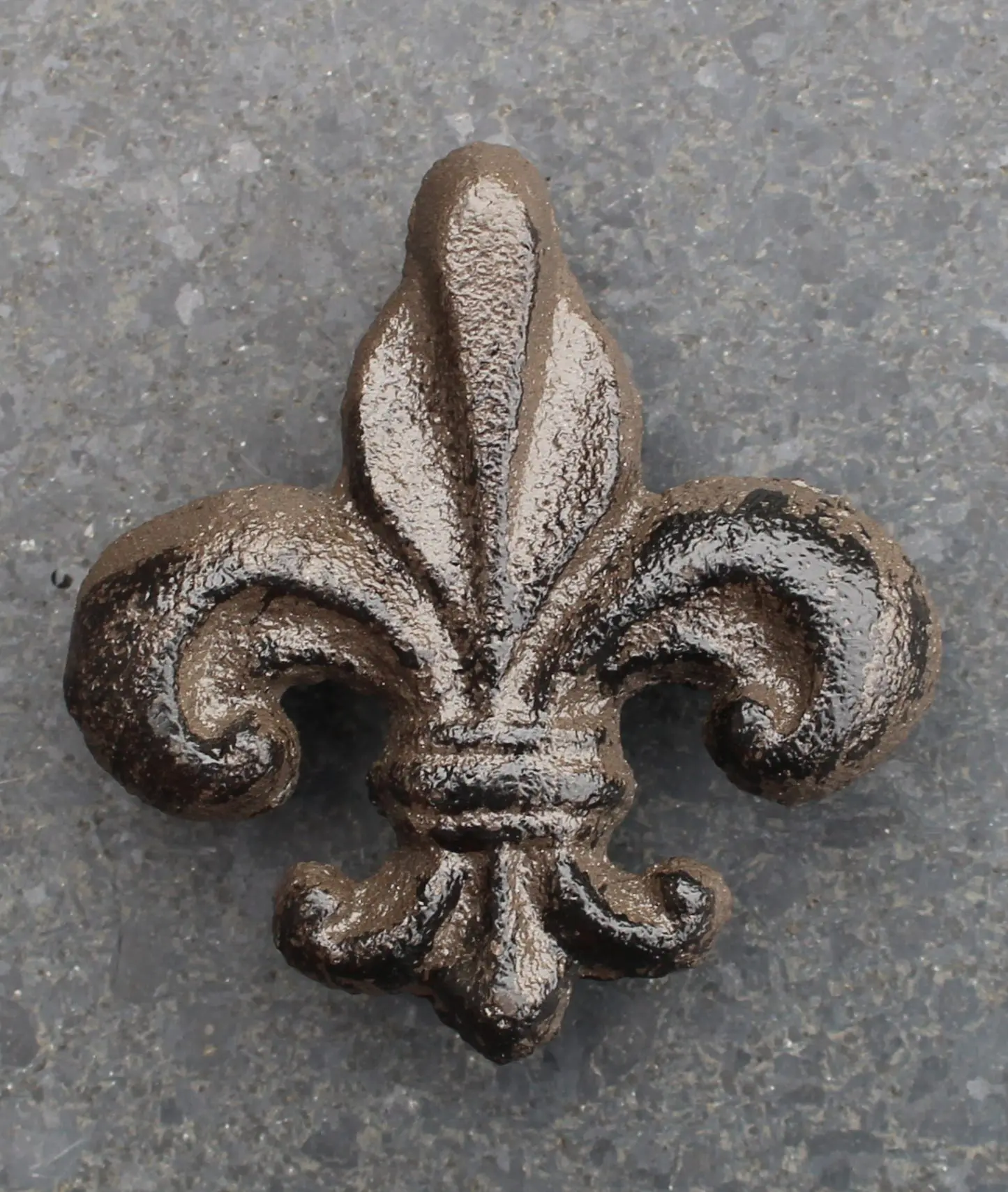 Knopje, Handgreep Franse Lelie, Donkerbruin, Gietijzer HG723