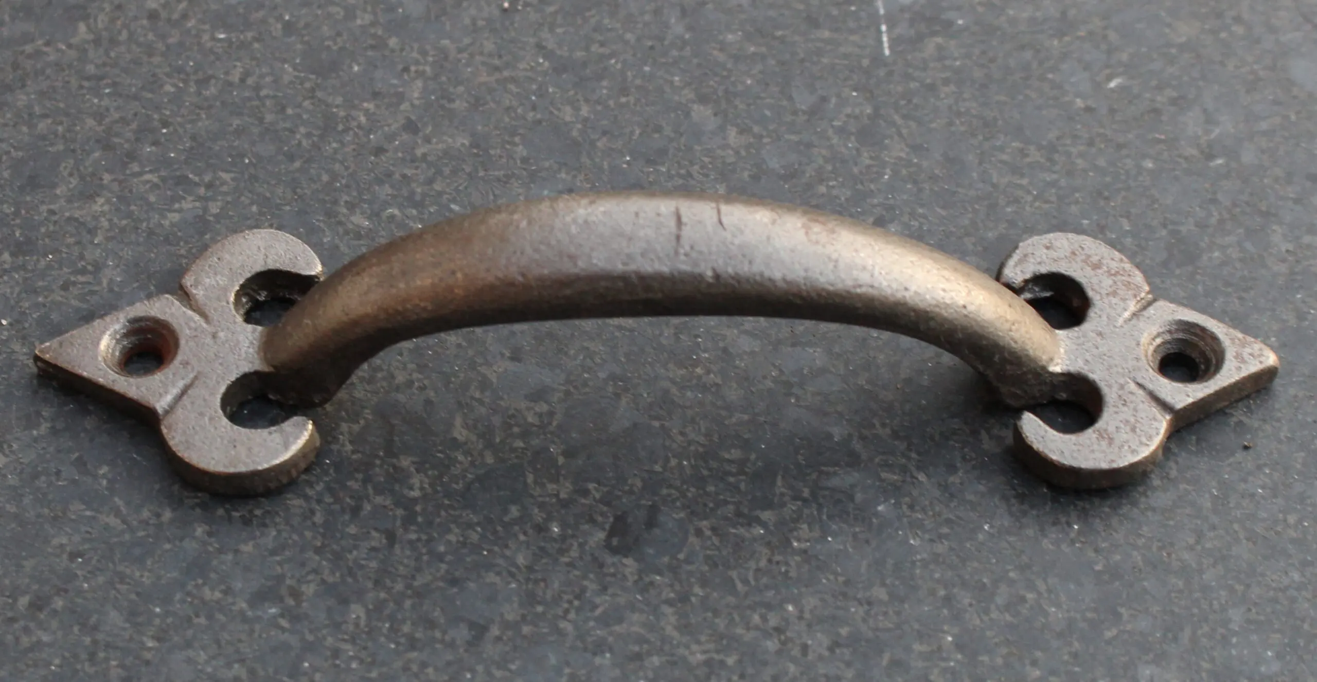 Handgreep Franse Lelie 12 cm. Antraciet, Gietijzer HG527