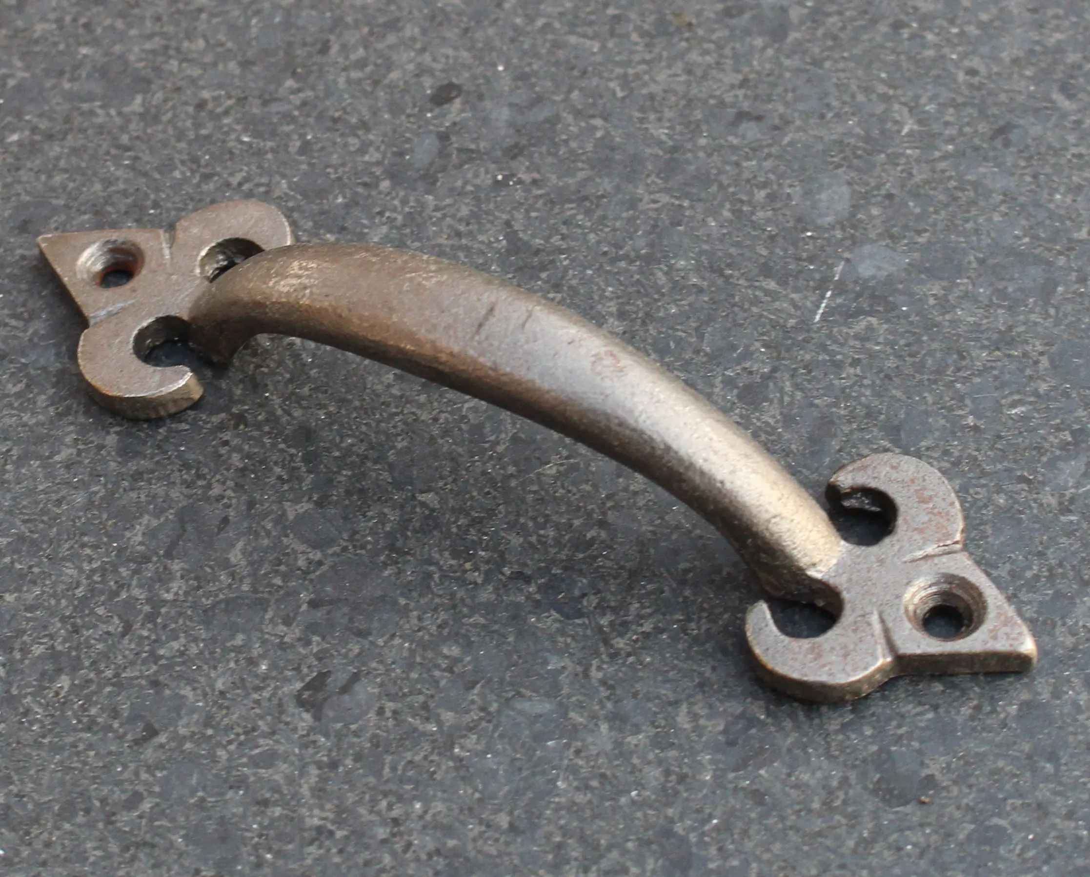 Handgreep Franse Lelie 12 cm. Antraciet, Gietijzer HG527 - Afbeelding 3