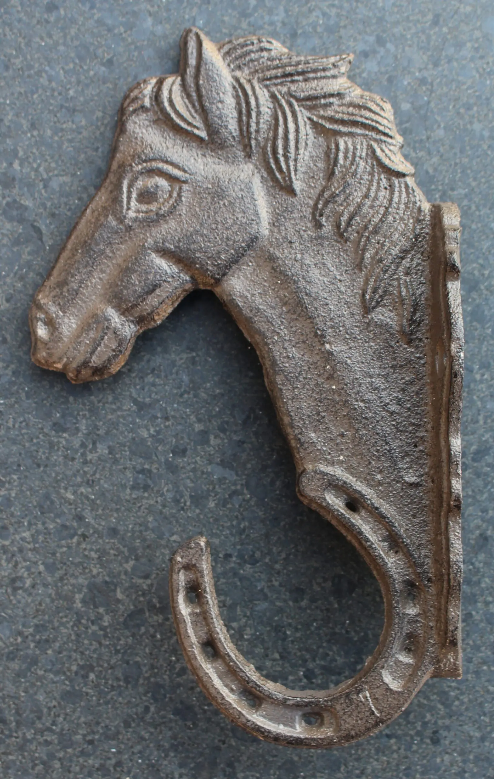 Kapstokhaak paard met hoefijzer, gietijzer KH1744