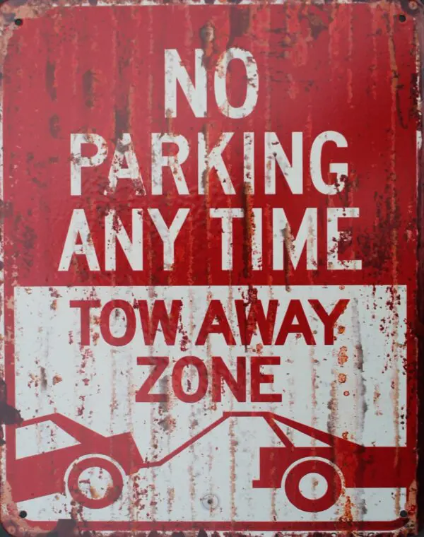 Tekstbord: "No Parking any time tow away zone" TB531