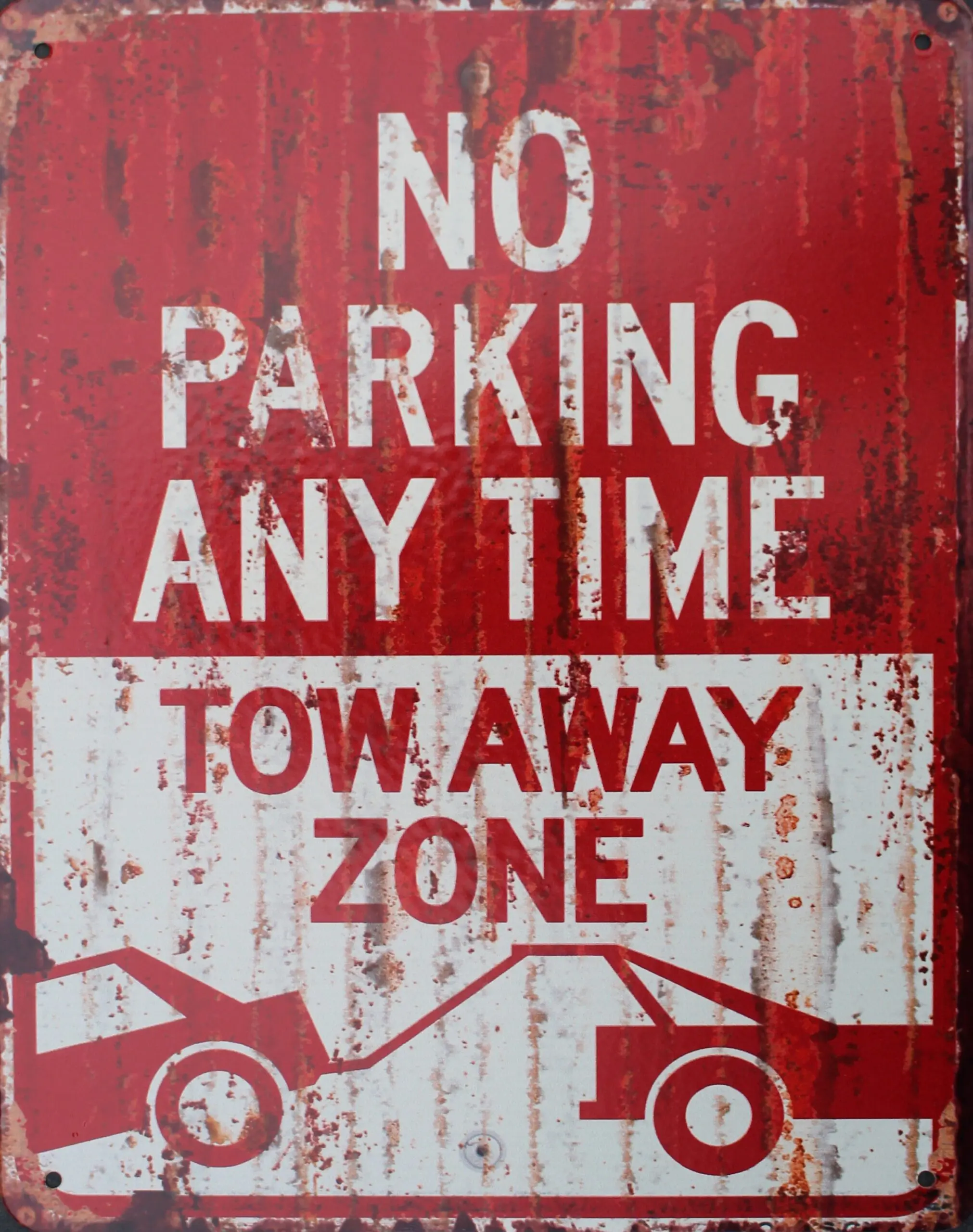 Tekstbord: "No Parking any time tow away zone" TB531