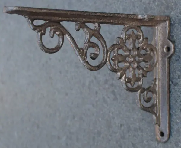 Plankdrager sierlijk, 12 of 17 cm. gietijzer PD173