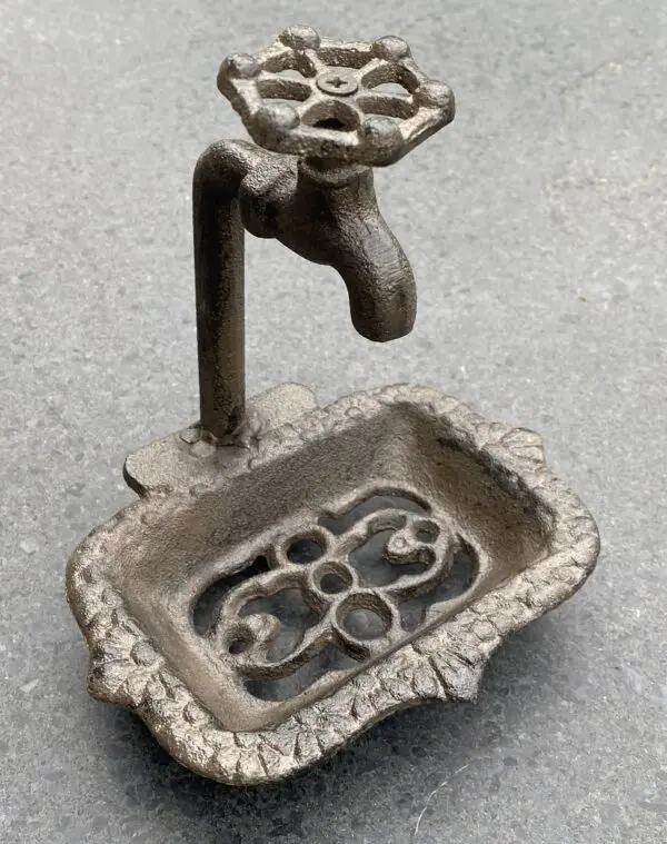 Zeepbakje kraan op pootjes, bruin, gietijzer BS109