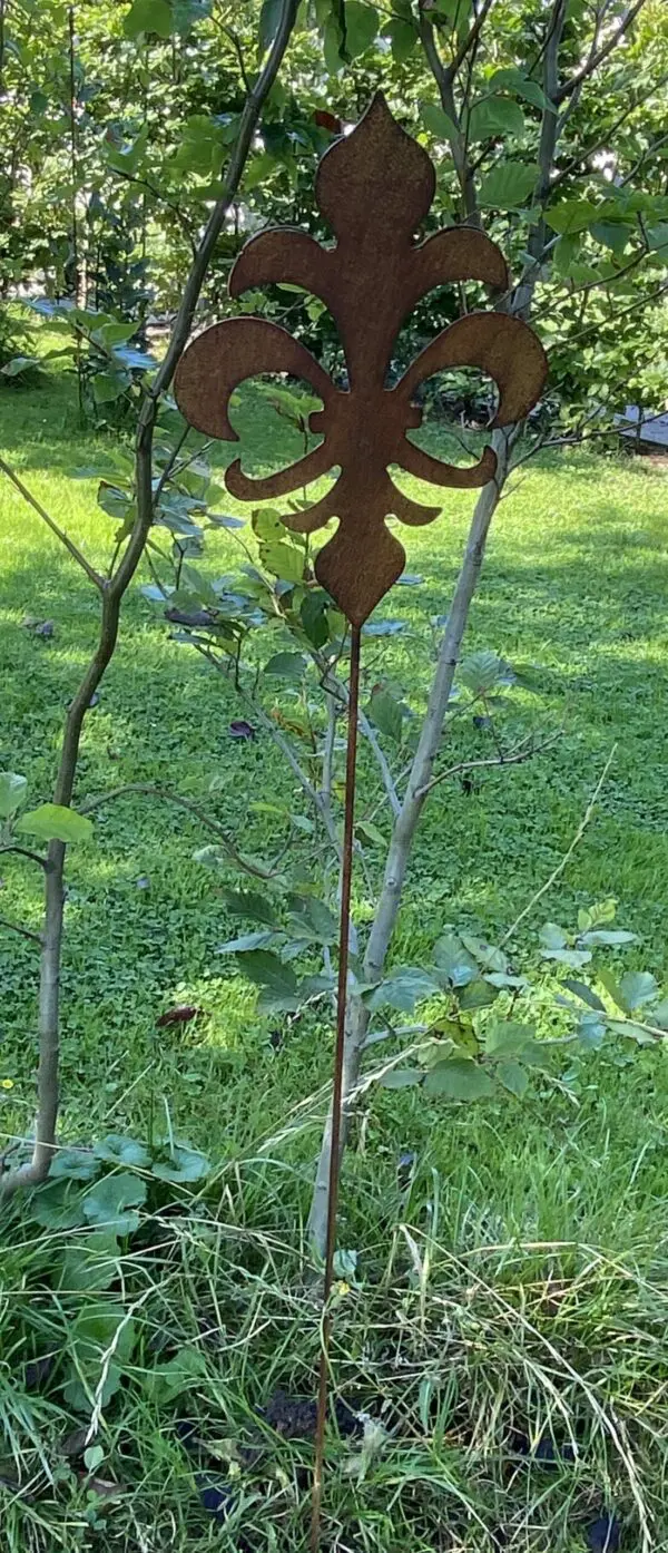 Tuinsteker Franse lelie, roestkleurig metaal, 109 cm. SF223