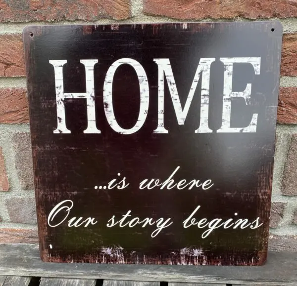 Tekstbord: "Home .. is where our story begins" TB430