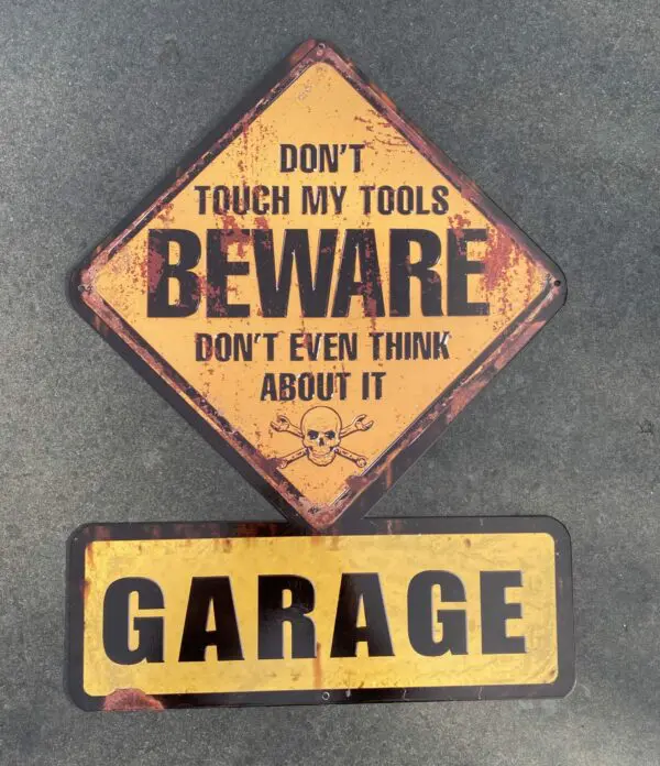 Tekstbord: Don't touch my tools, Beware me. Don't ...... TB725 - Afbeelding 2