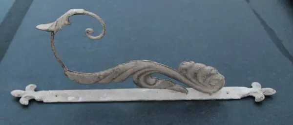Wandhaak aged metal 47 cm. bruin-grijs    AM09B