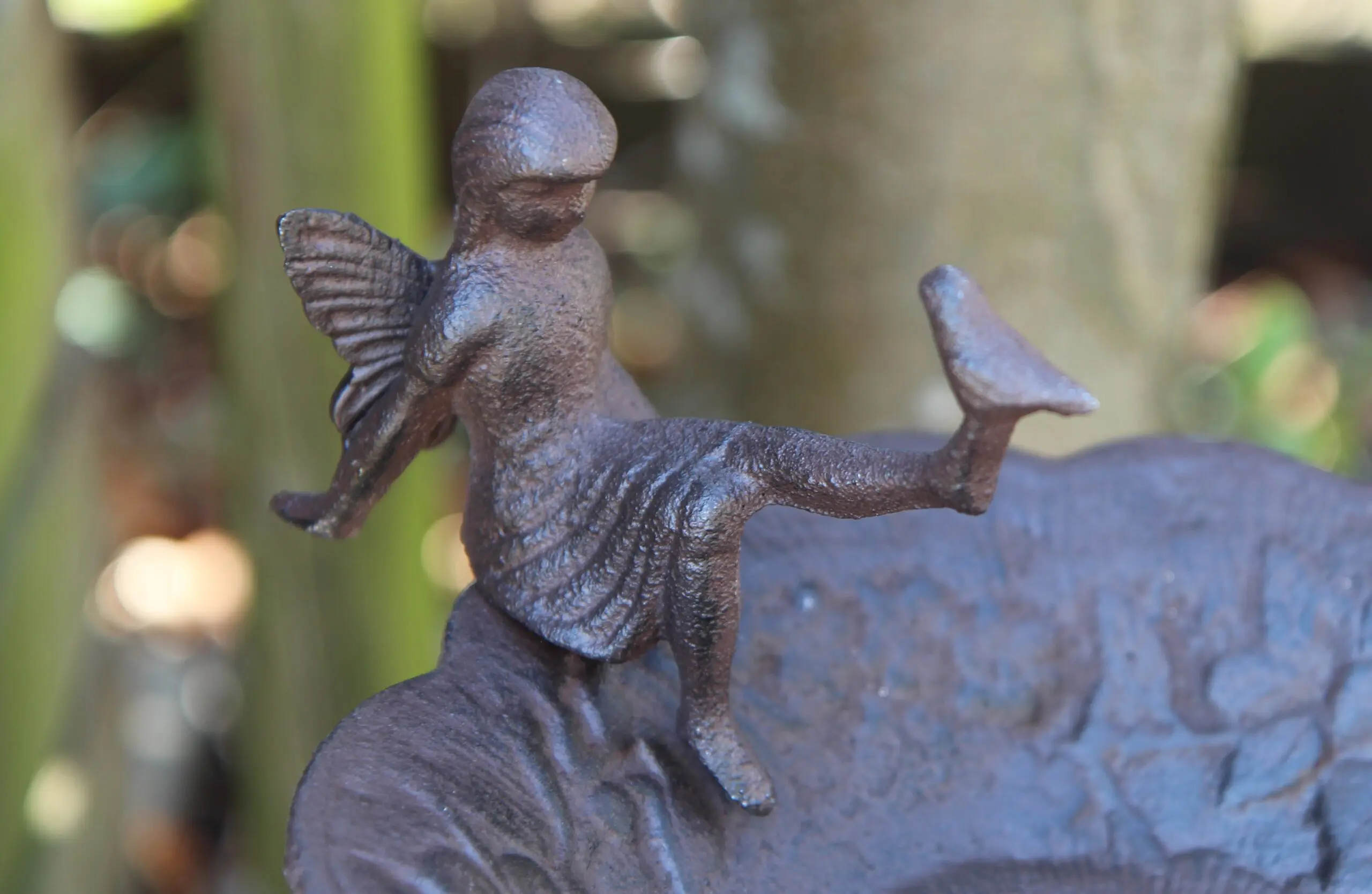 Vogelschaal, vogelbad engel elfje op hoge voet, gietijzer VB203 - Afbeelding 2