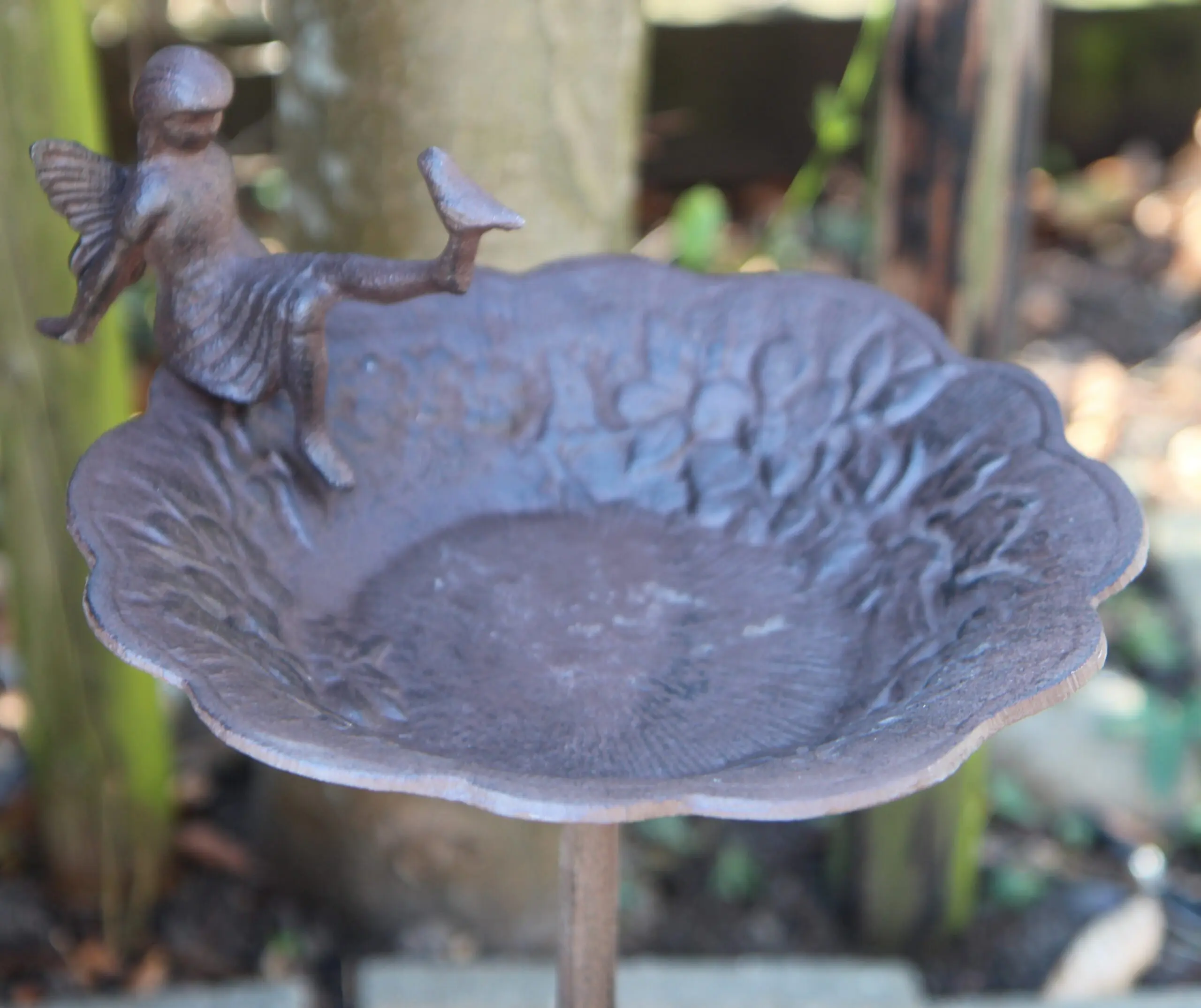 Vogelschaal, vogelbad engel elfje op hoge voet, gietijzer VB203 - Afbeelding 3