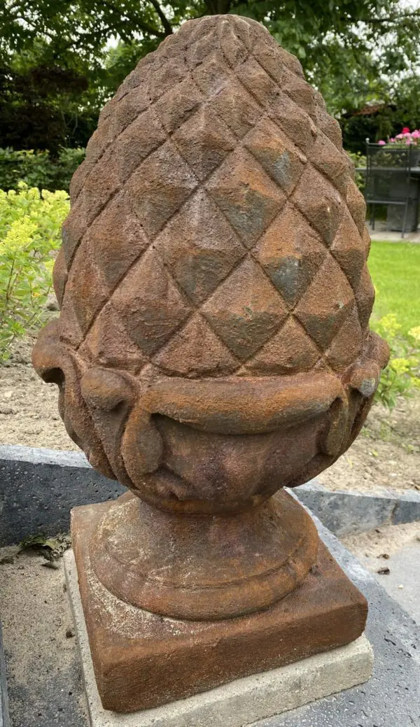 Dennenappel van beton, Groot, Zwaar, Uniek - Afbeelding 2