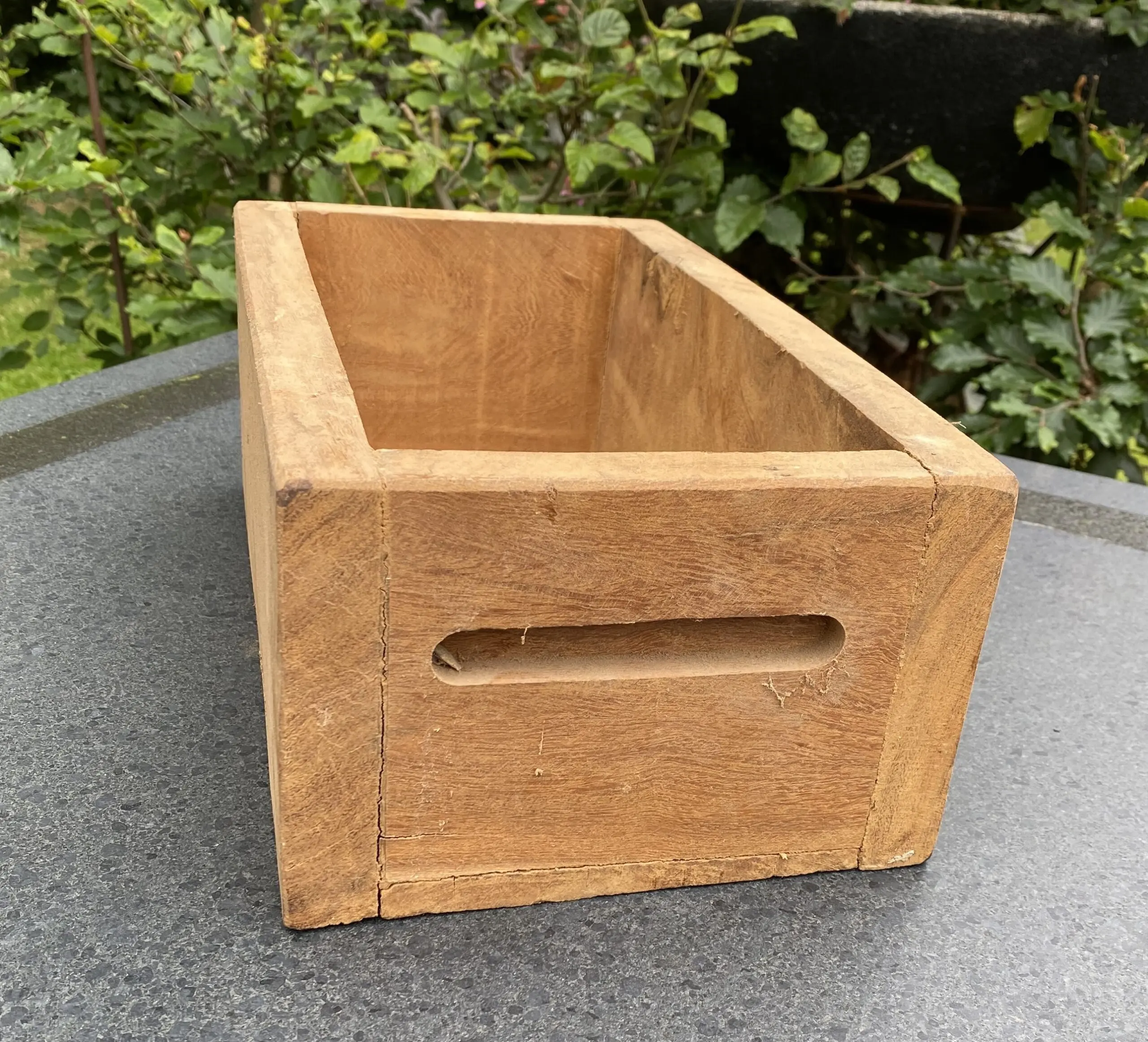 Houten bak, robuust, zwaar en groot HB330
