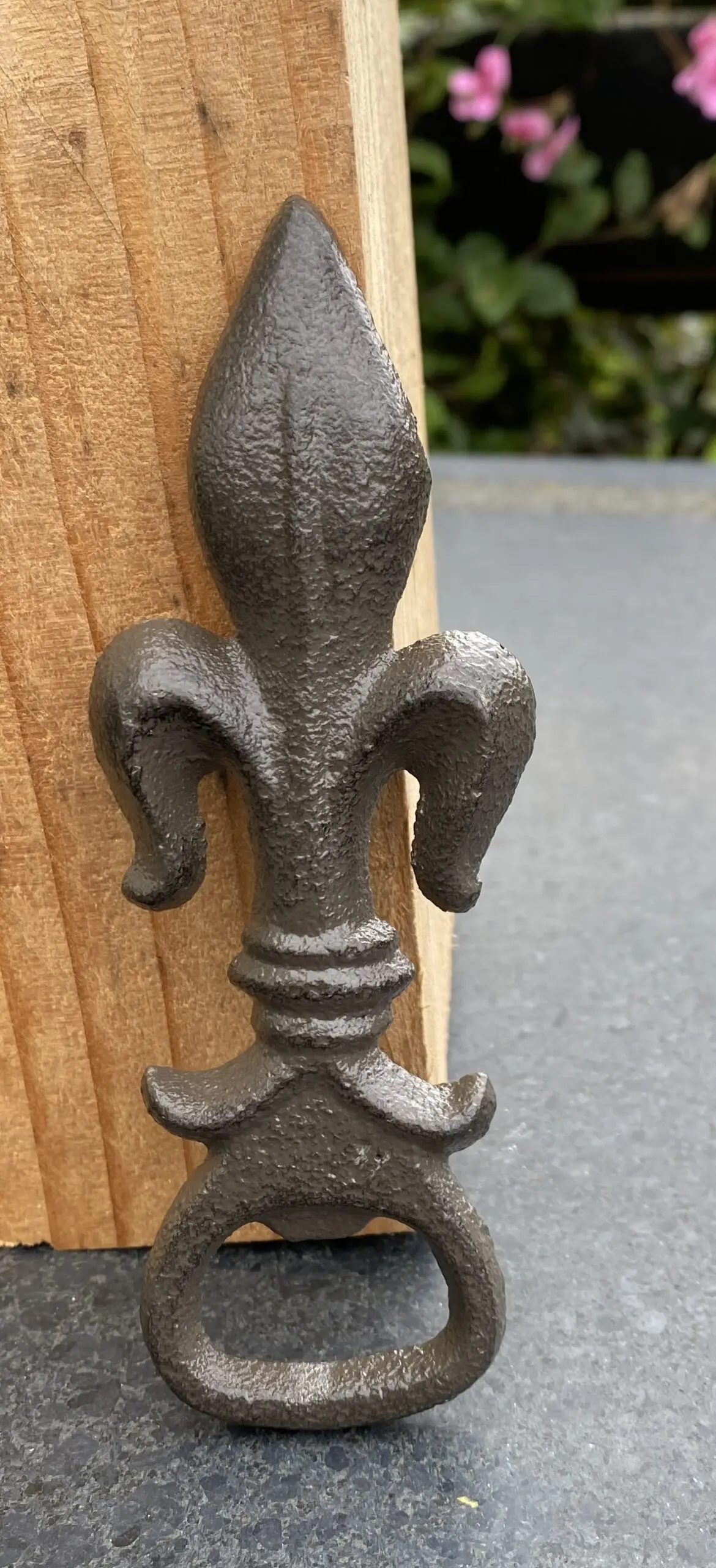 Flesopener, opener Franse Lelie, Gietijzer FG552