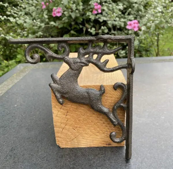Plankdrager, wandhaak hert, 17,5 cm.  gietijzer PD202