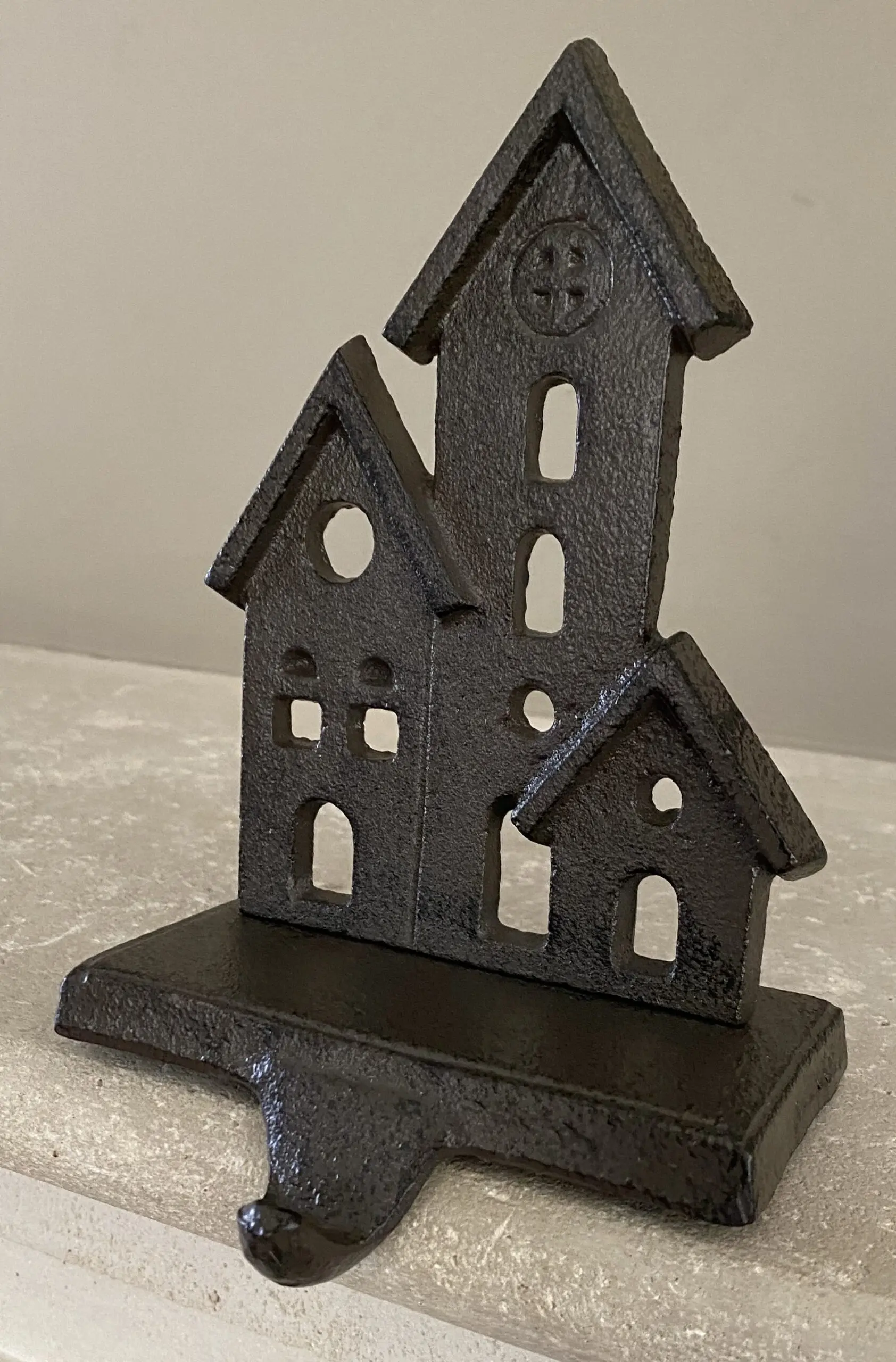 Stocking hanger kerk en huisjes met sierhaak, gietijzer XM151 - Afbeelding 2