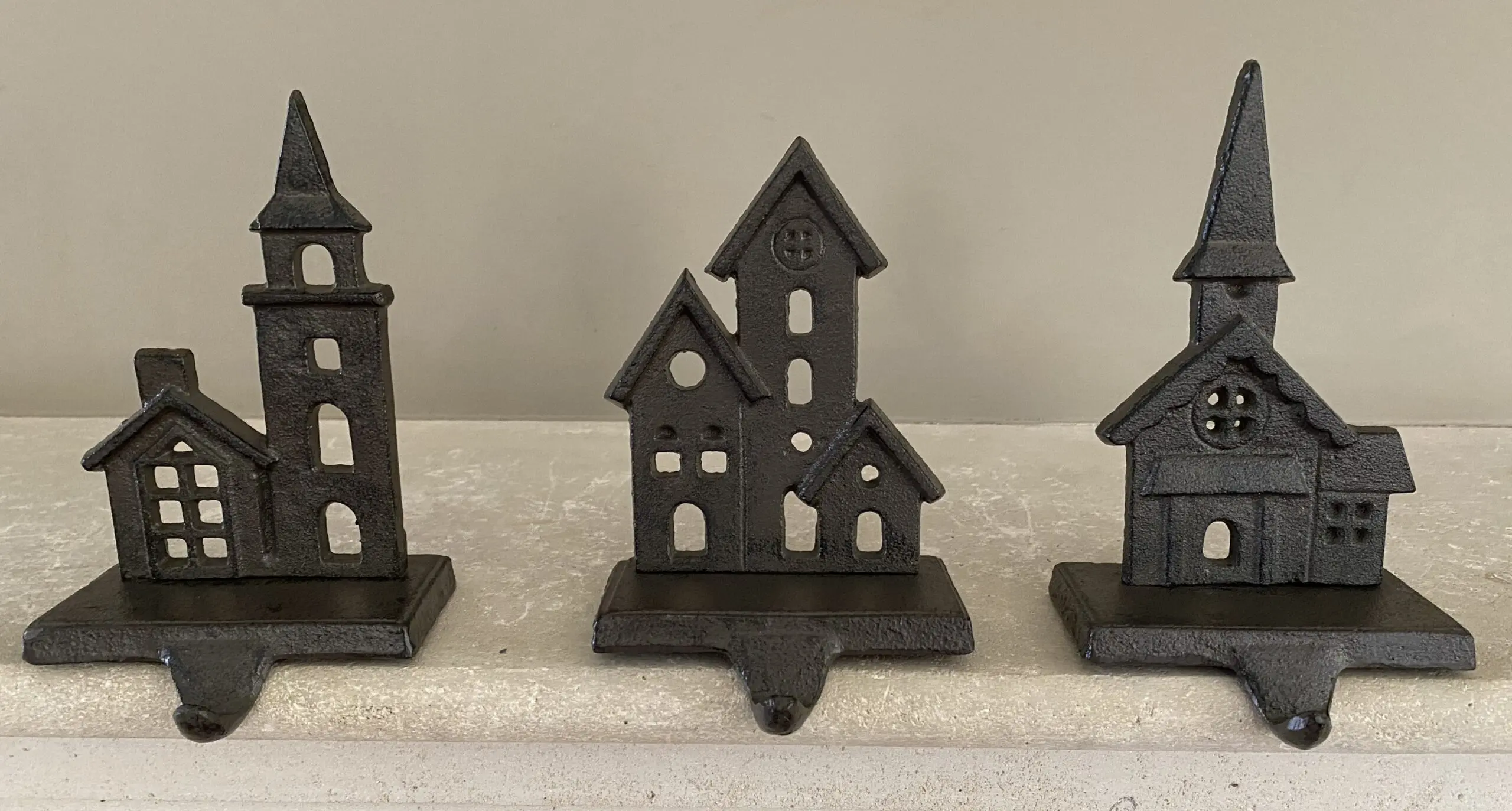 Stocking hanger kerk en huisjes met sierhaak, gietijzer XM151 - Afbeelding 3