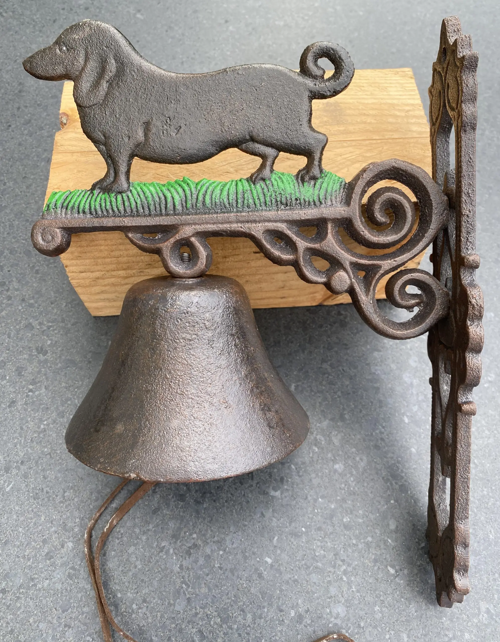 Deurbel hond Teckel, gietijzer, L      DB196 - Afbeelding 2