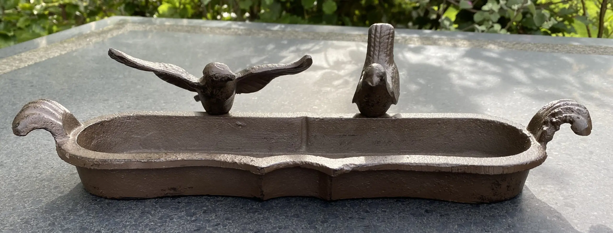 Vogelschaal, vogelbad langwerpig met vogels, gietijzer VB168