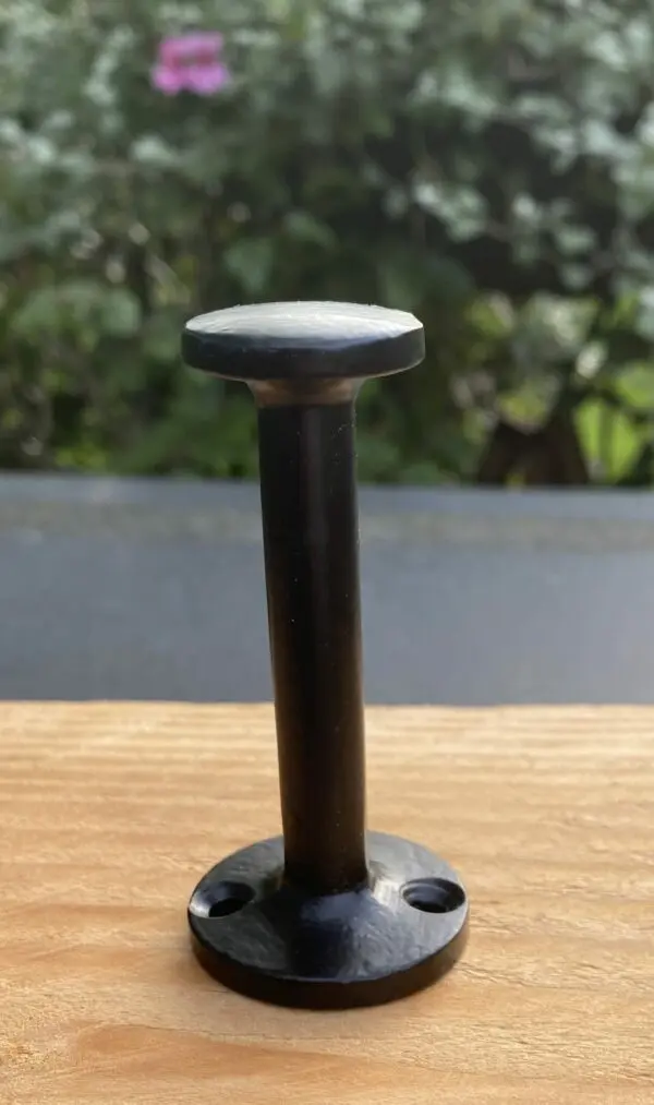 Kapstokhaak modern, industrieel, rond, zwart, gietijzer KH106