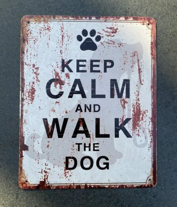 Tekstbord: "Keep calm and walk the dog" TB533