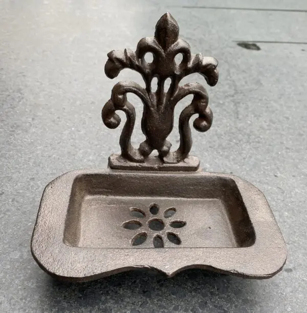 Zeepbakje op pootjes, gietijzer BS09