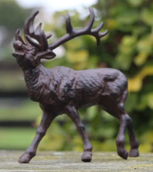Hert, eland met gewei, gietijzer   HG417