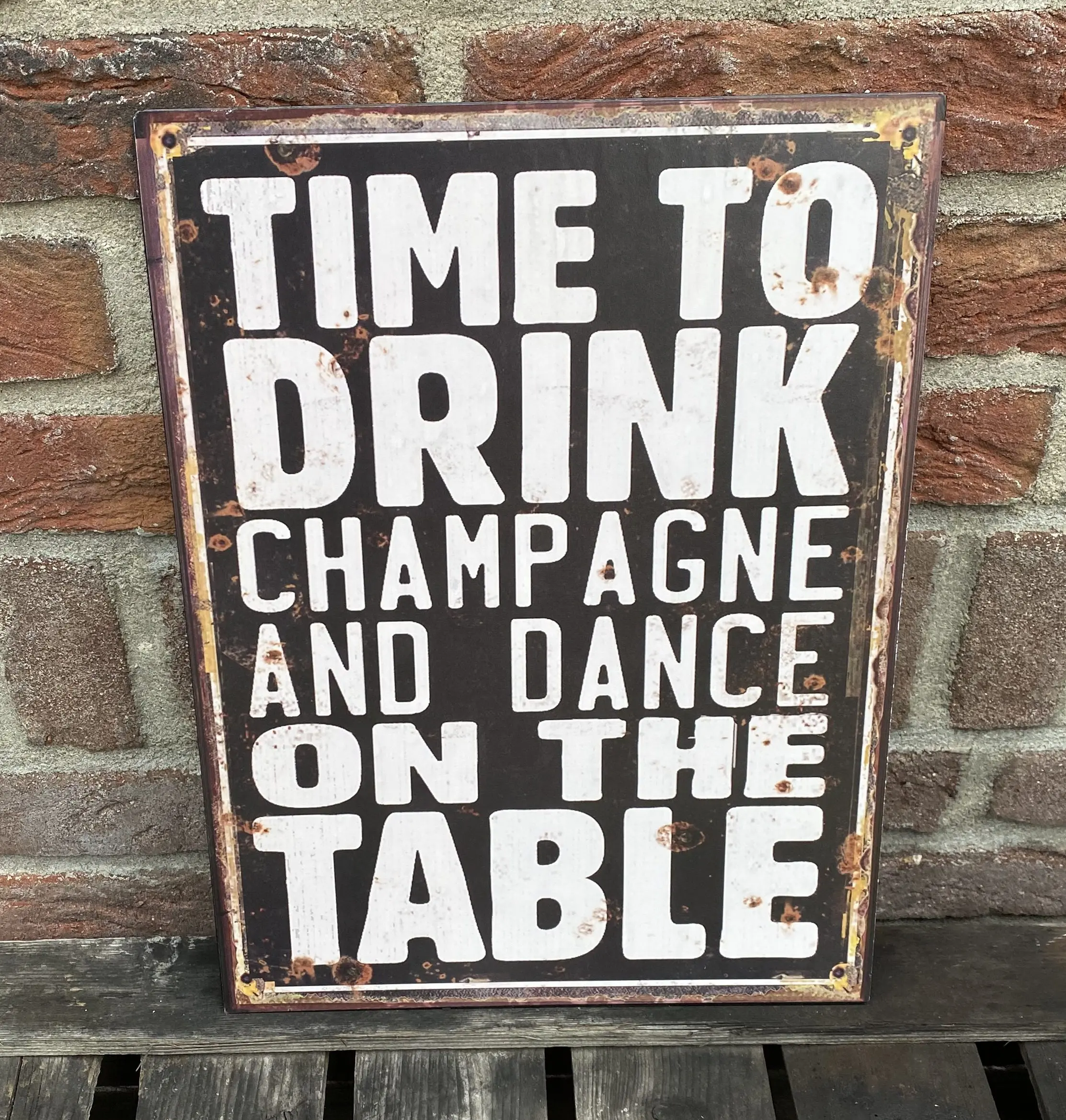 Tekstbord: Time to drink champagne and dance on the table TB370 - Afbeelding 2