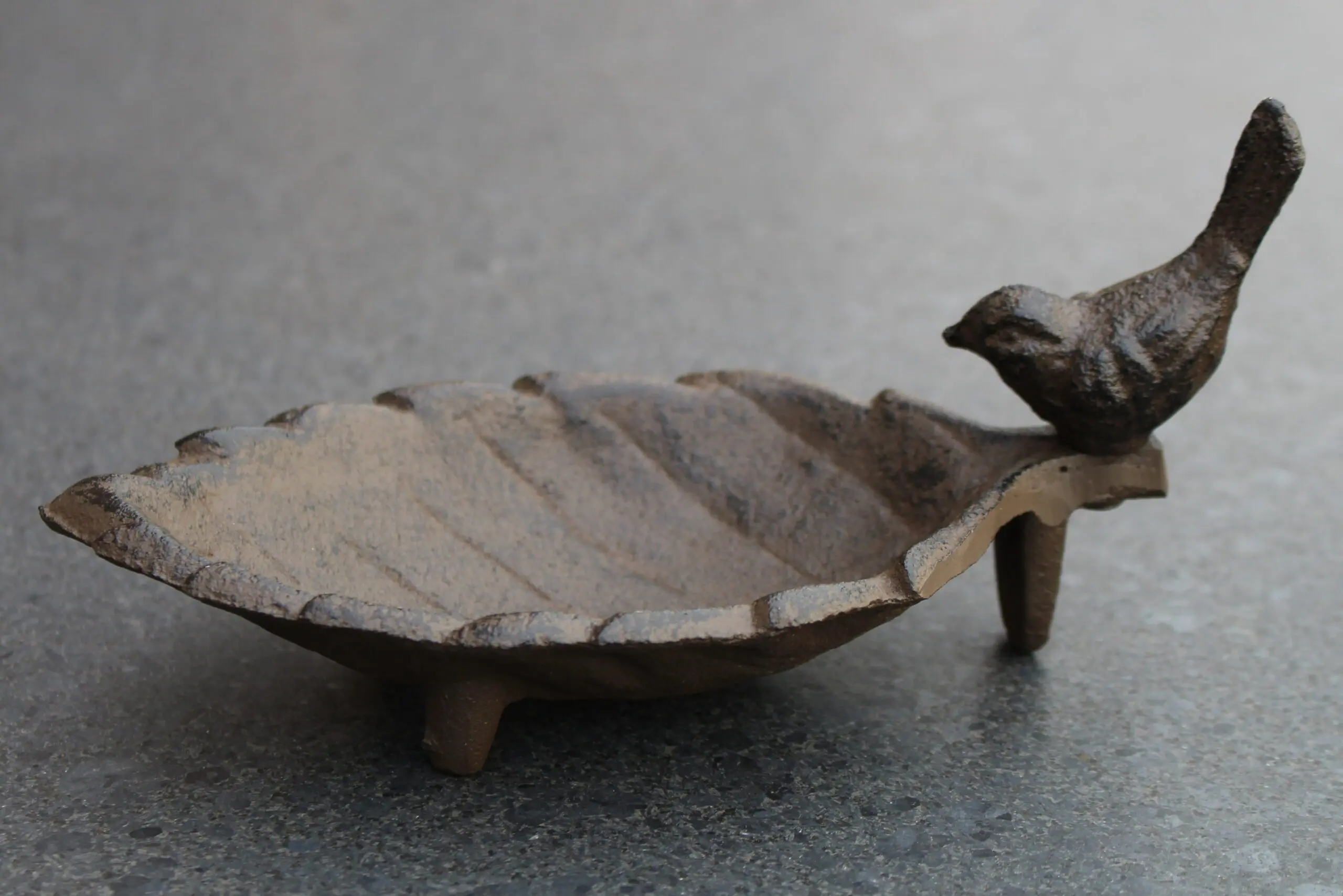 Vogelschaal, vogelbad blad met vogel, gietijzer VB152 - Afbeelding 3