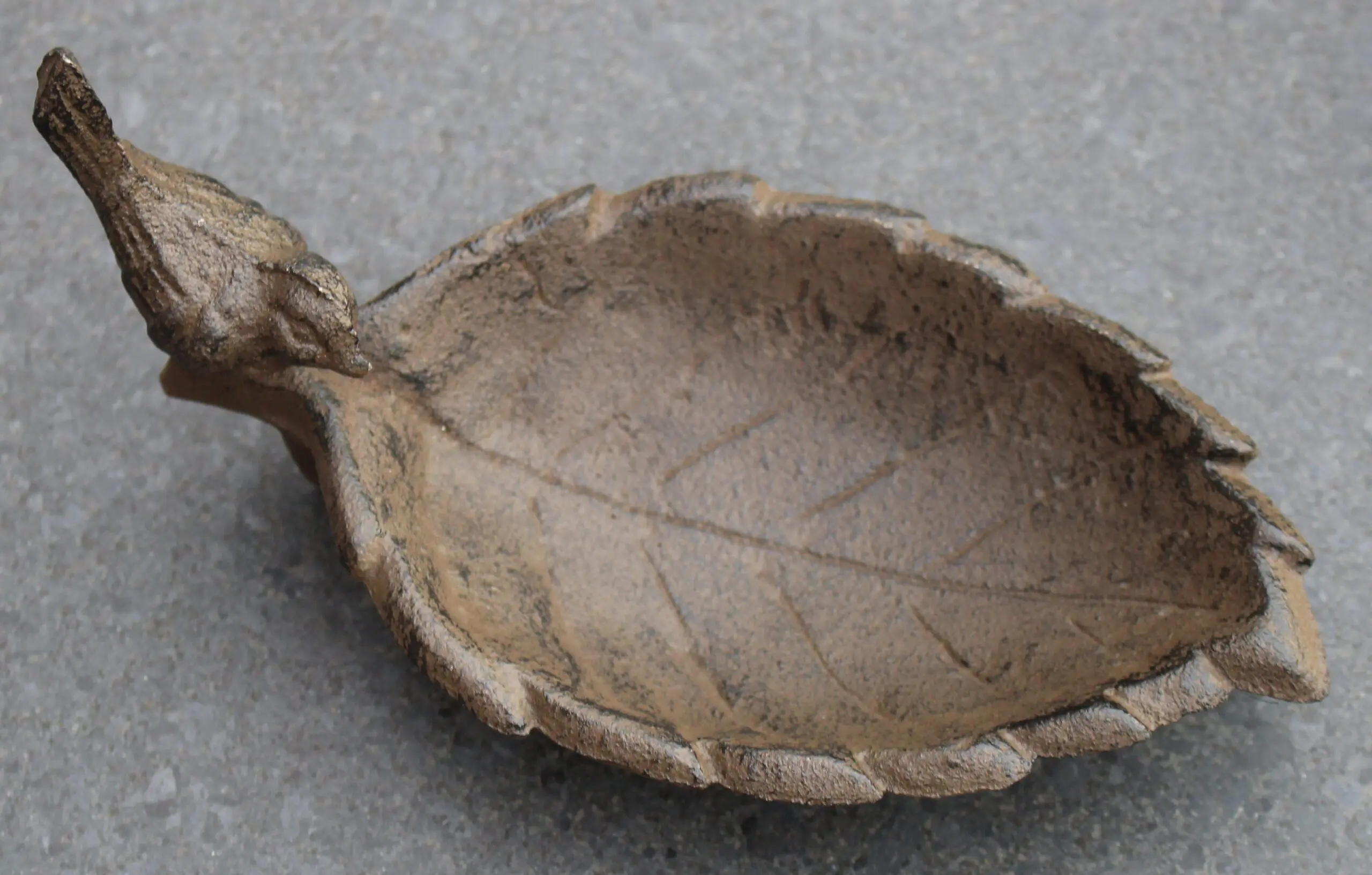 Vogelschaal, vogelbad blad met vogel, gietijzer VB152 - Afbeelding 2