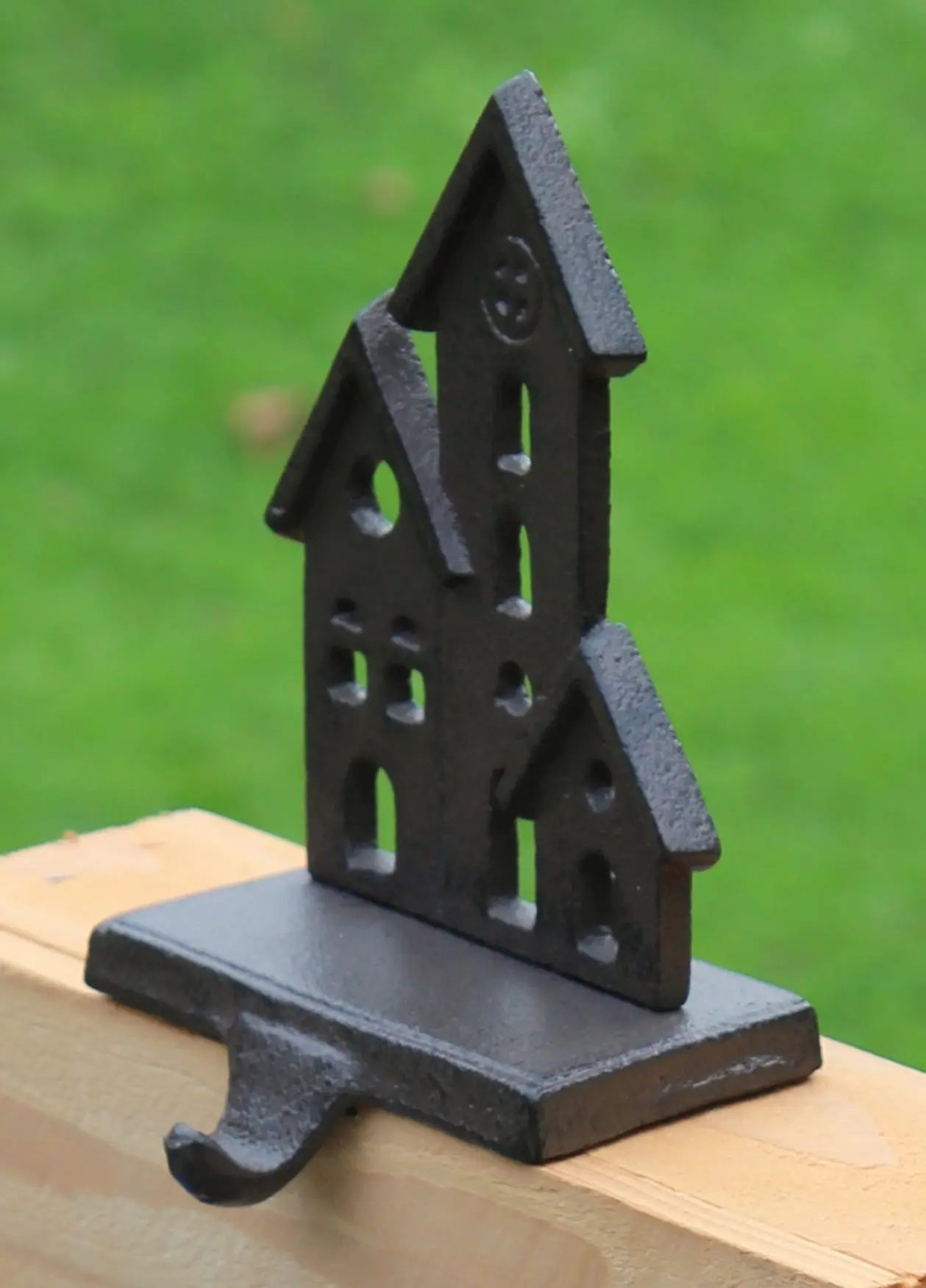 Stocking hanger kerk en huisjes met sierhaak, gietijzer XM151 - Afbeelding 4