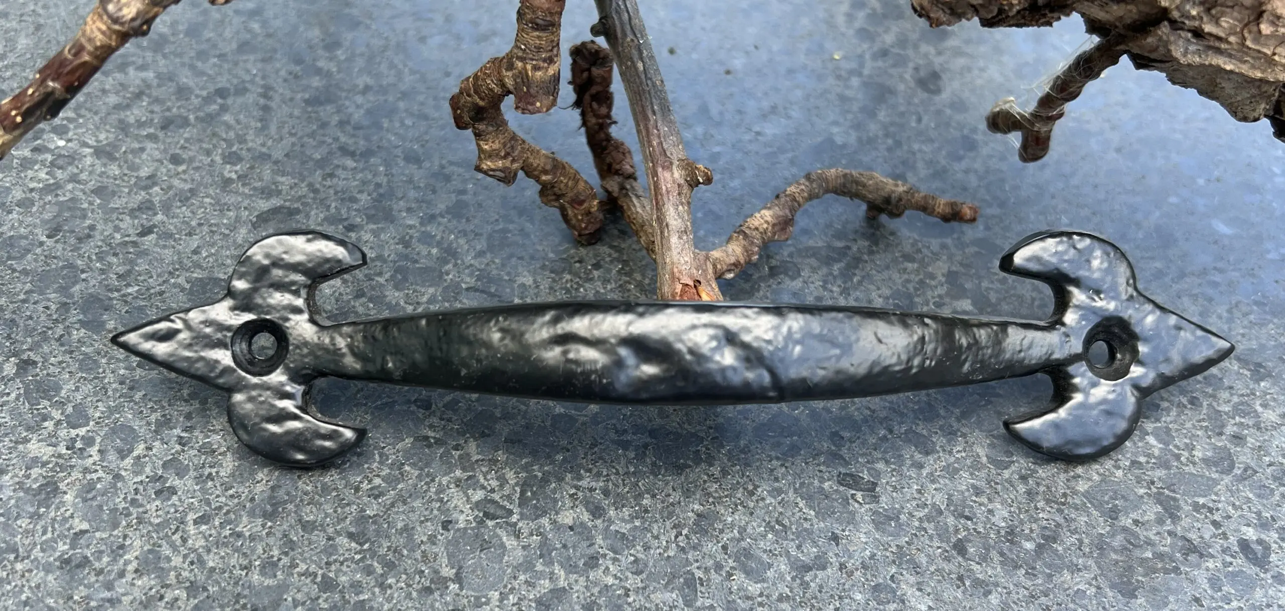 Handgreep Franse lelie, zwart, gietijzer HG195