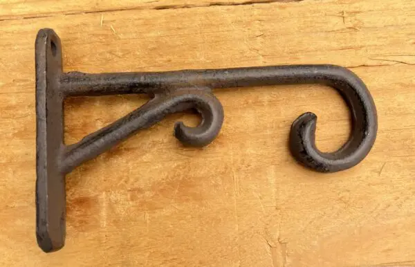 Wandhaak strak en sierlijk 11,7 cm. gietijzer WG121