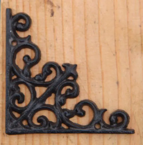 Ornament, hoekijzer, gietijzer  HG1143