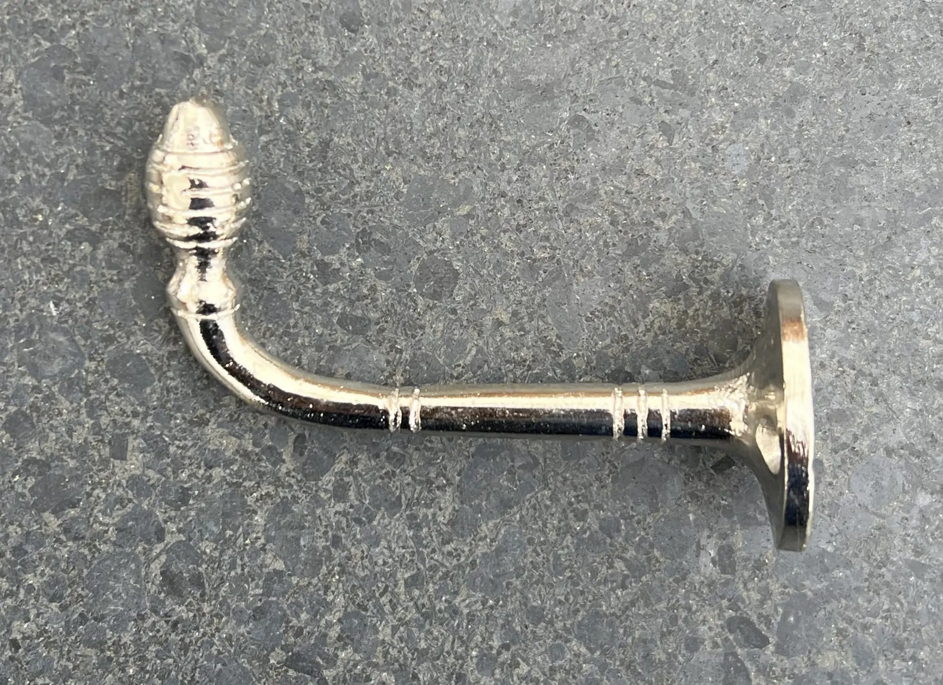 Kapstokhaak elegant, zilverkleurig, gietijzer  KH330