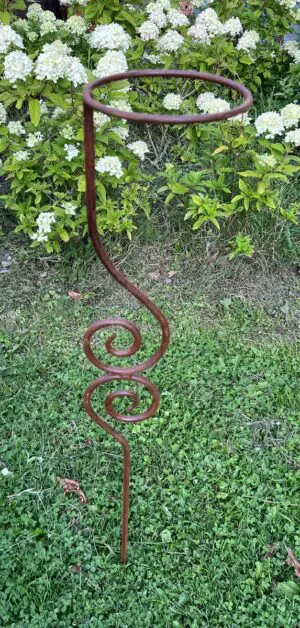 Bloempothouder op hoge steker, dubbele krul, 100,5 cm BPH333