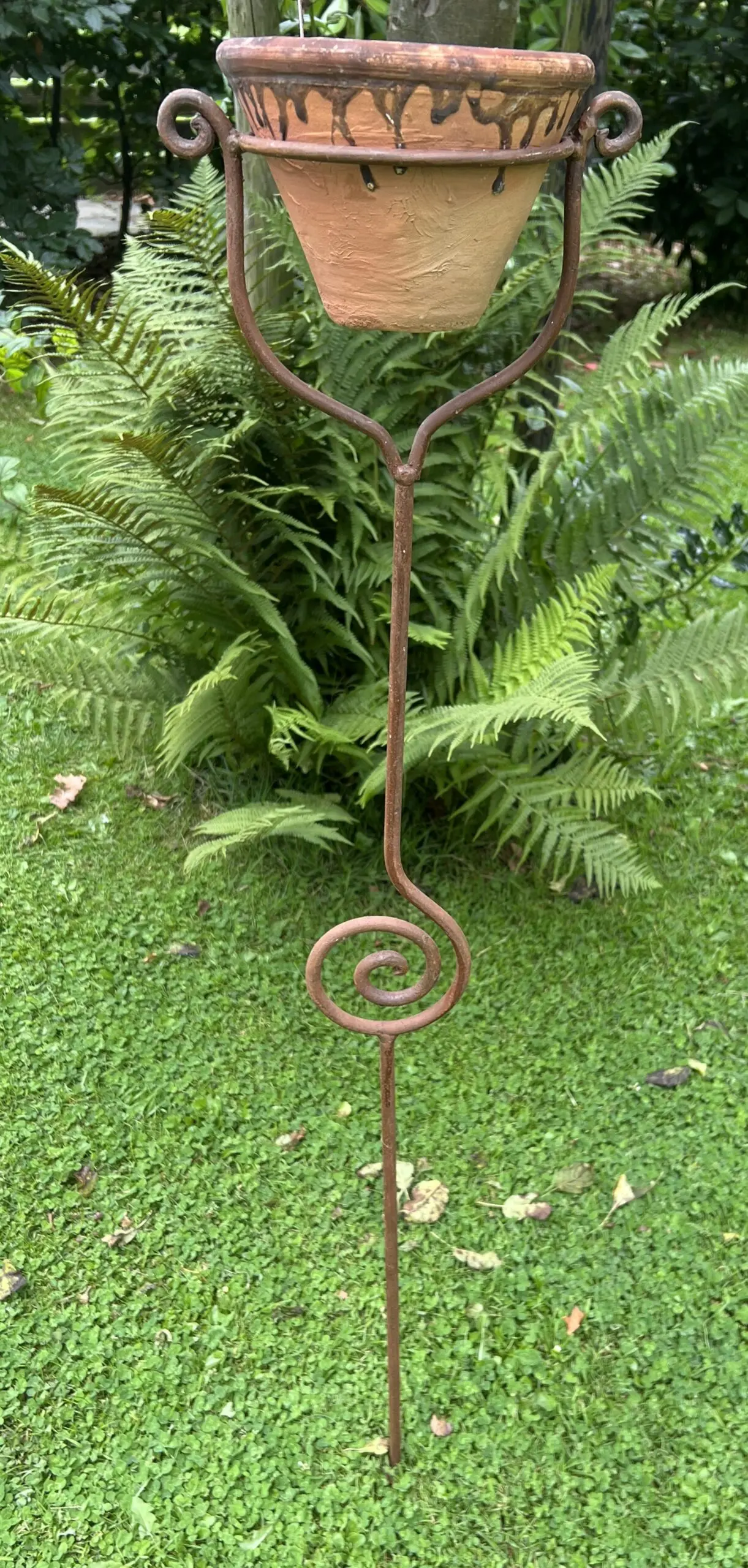 Bloempothouder op hoge steker, 116 cm. BPH372 - Afbeelding 3