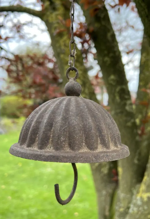 Vetbolhanger, vogelvoerhanger klok, aged metal bruin VH591