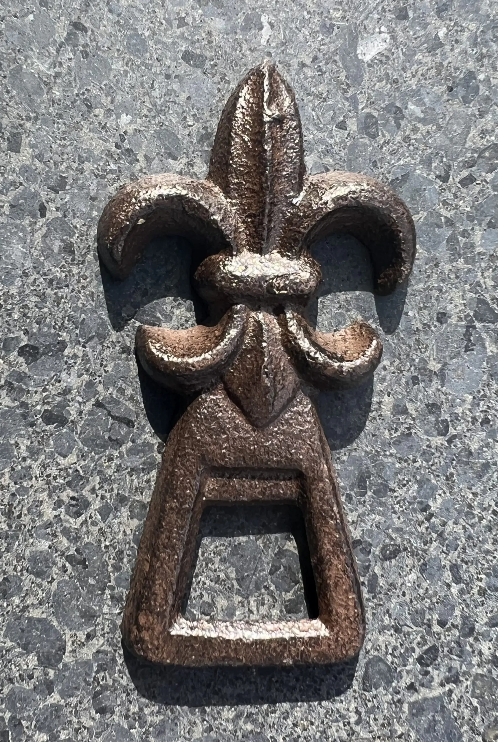 Flesopener, opener Franse Lelie, gietijzer FG479 - Afbeelding 3