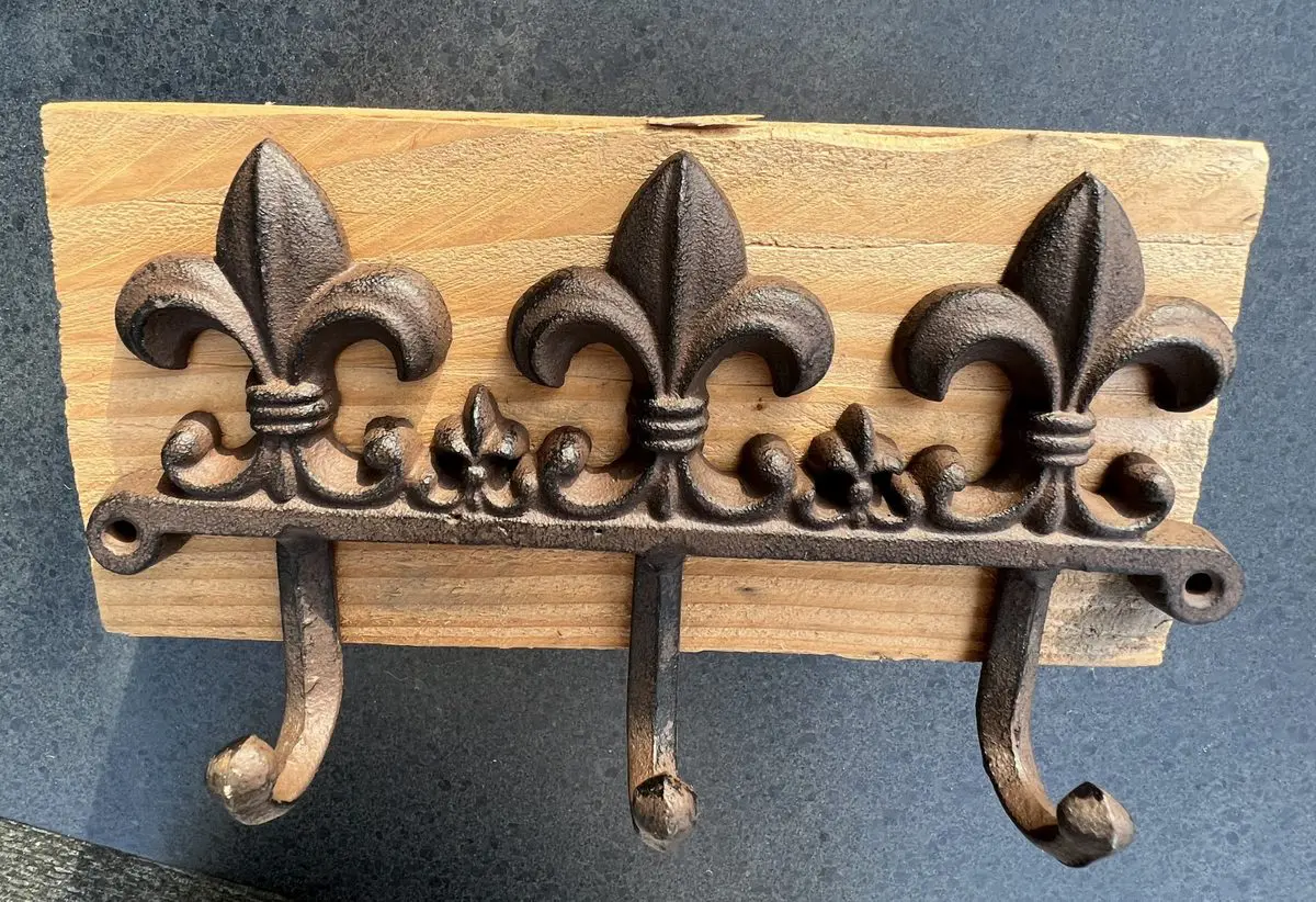 Kapstokhaak Franse Lelie met 3 haken, gietijzer KH2721 - Afbeelding 4