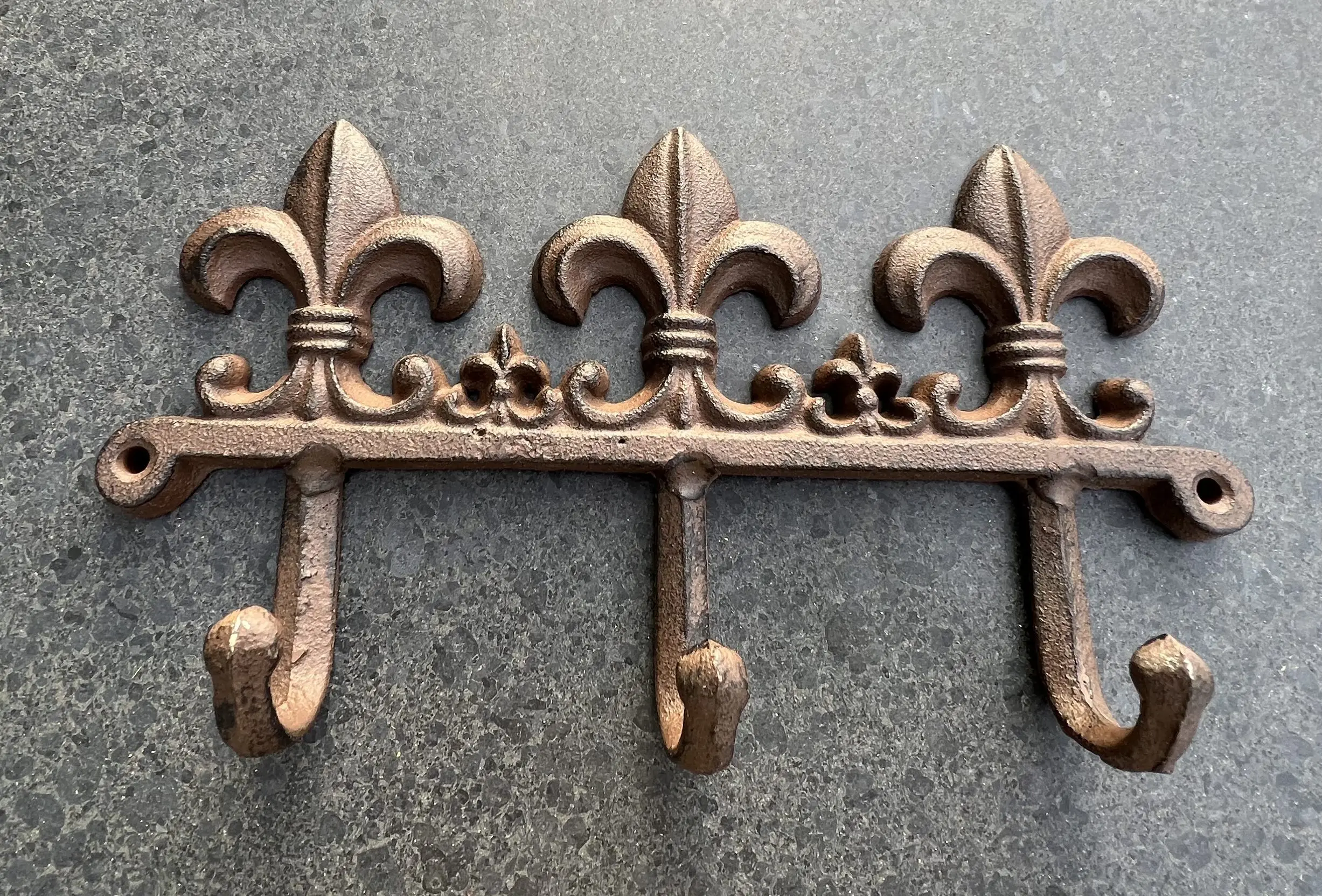 Kapstokhaak Franse Lelie met 3 haken, gietijzer KH2721 - Afbeelding 2