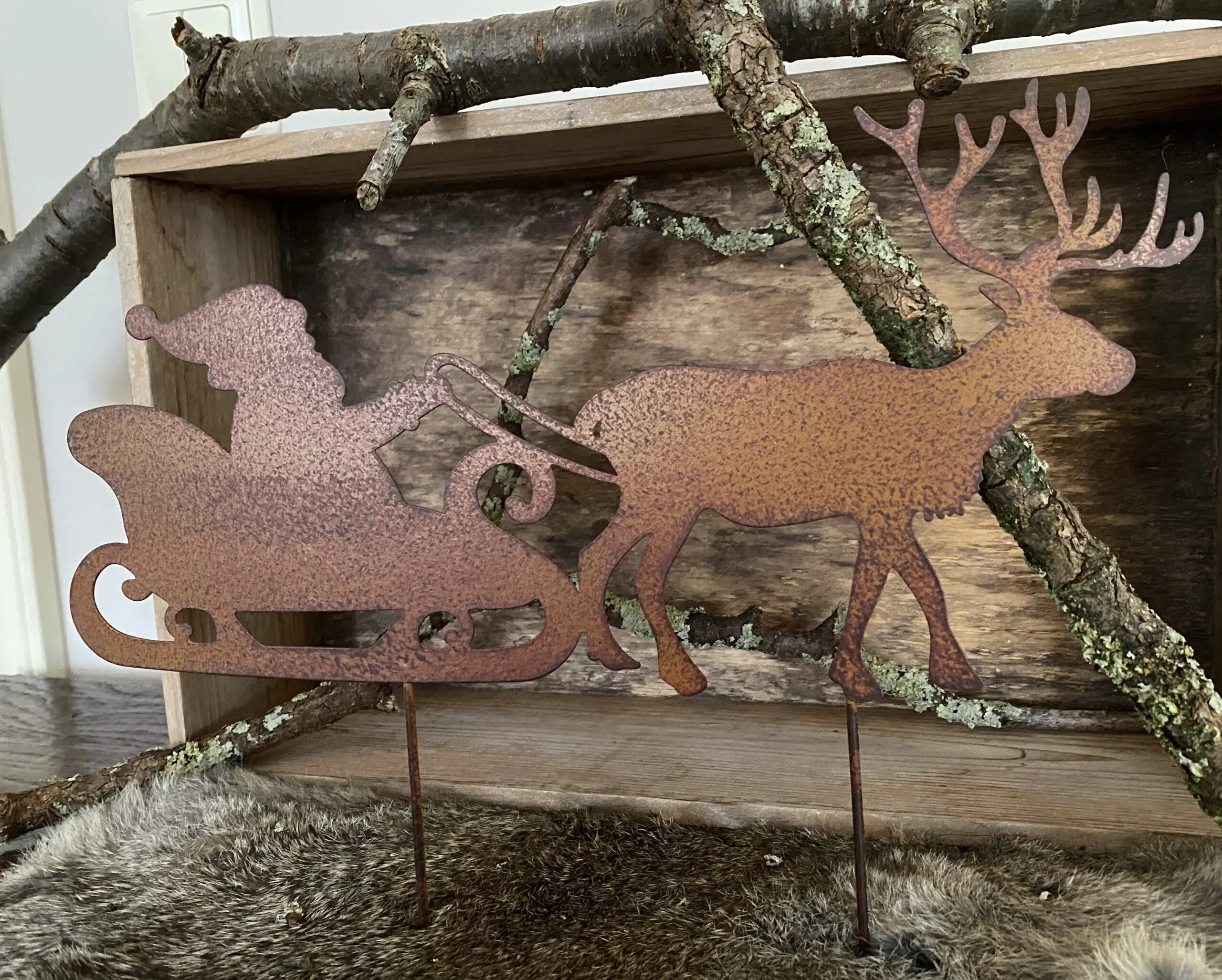 Tuinsteker kerstman op arrenslee met hert, metaal SKM190 - Afbeelding 5