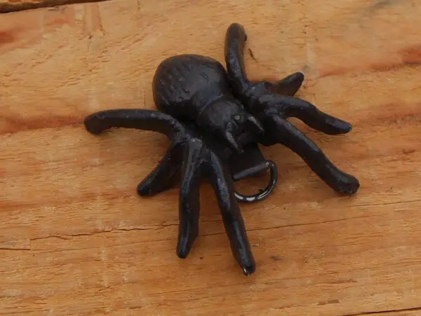 Dierenbeeld spin met ophanghaakje, gietijzer SG387 - Afbeelding 4